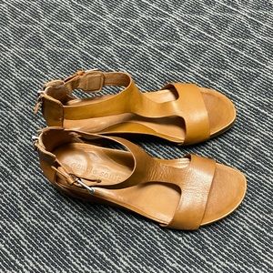 Gentle Souls by Kenneth Cole sandals